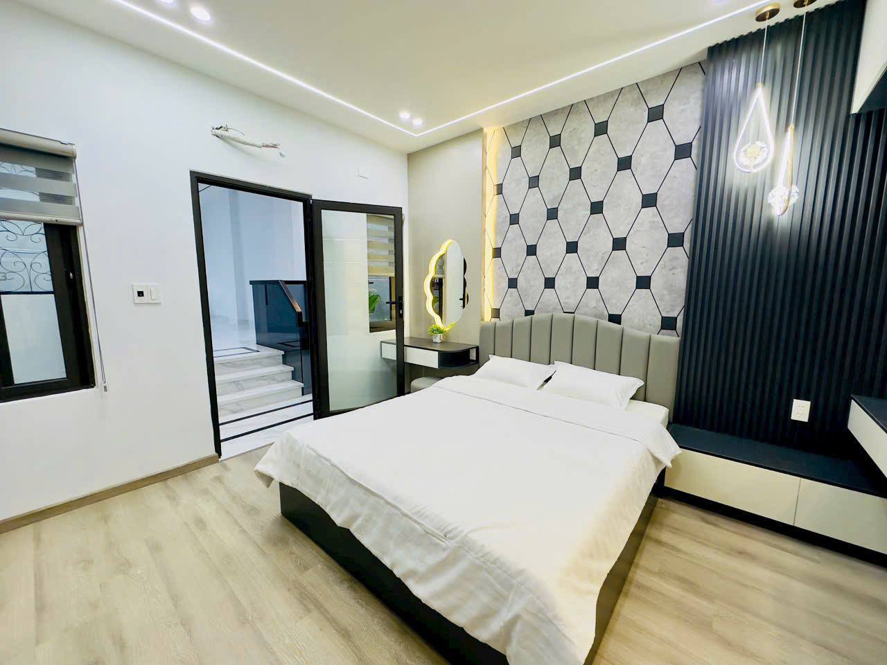 Three-Bedroom House in Hoa Khanh photo 8 of 8