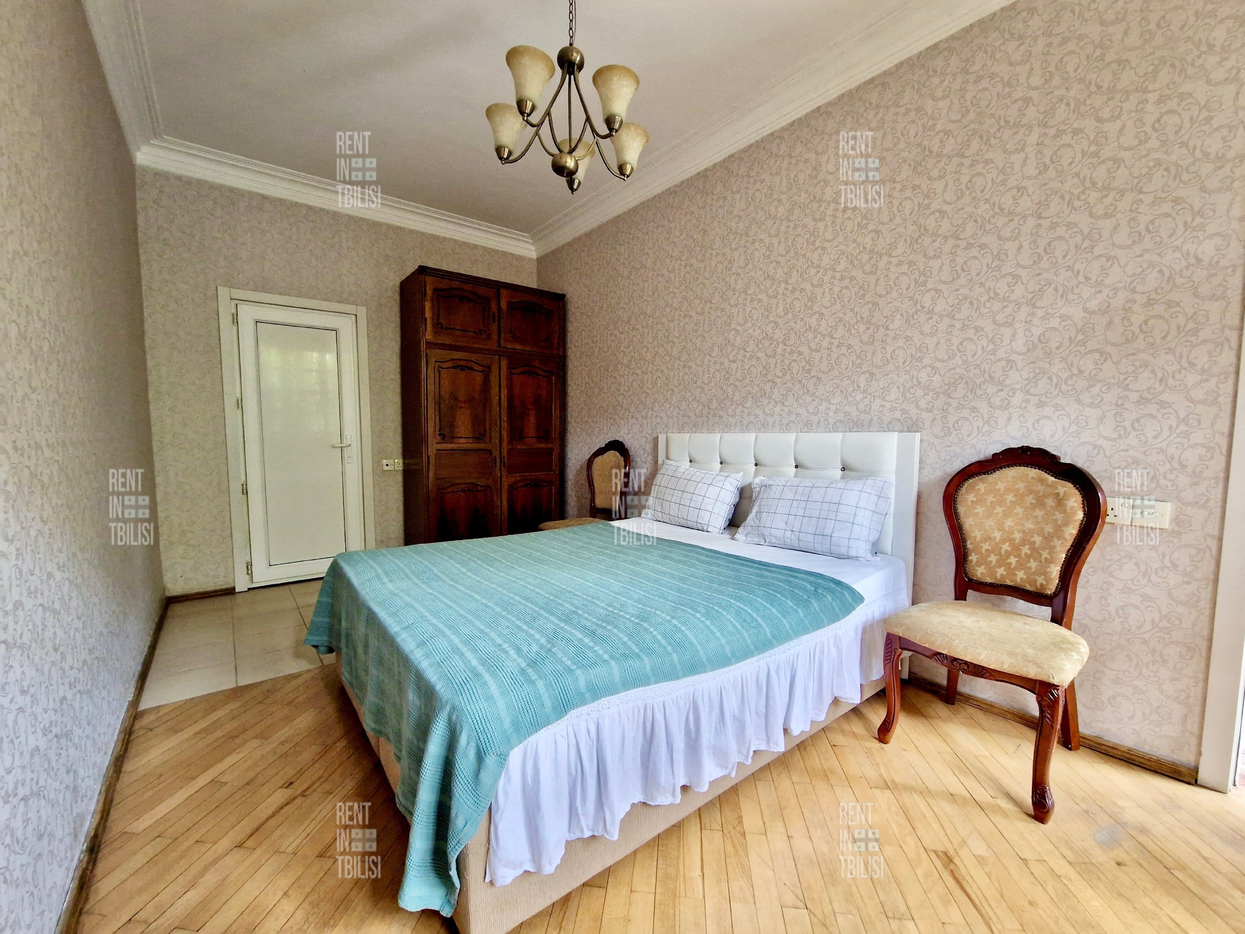 Spacious 2-Bedroom Apartment with Private Courtyard photo 6 of 8