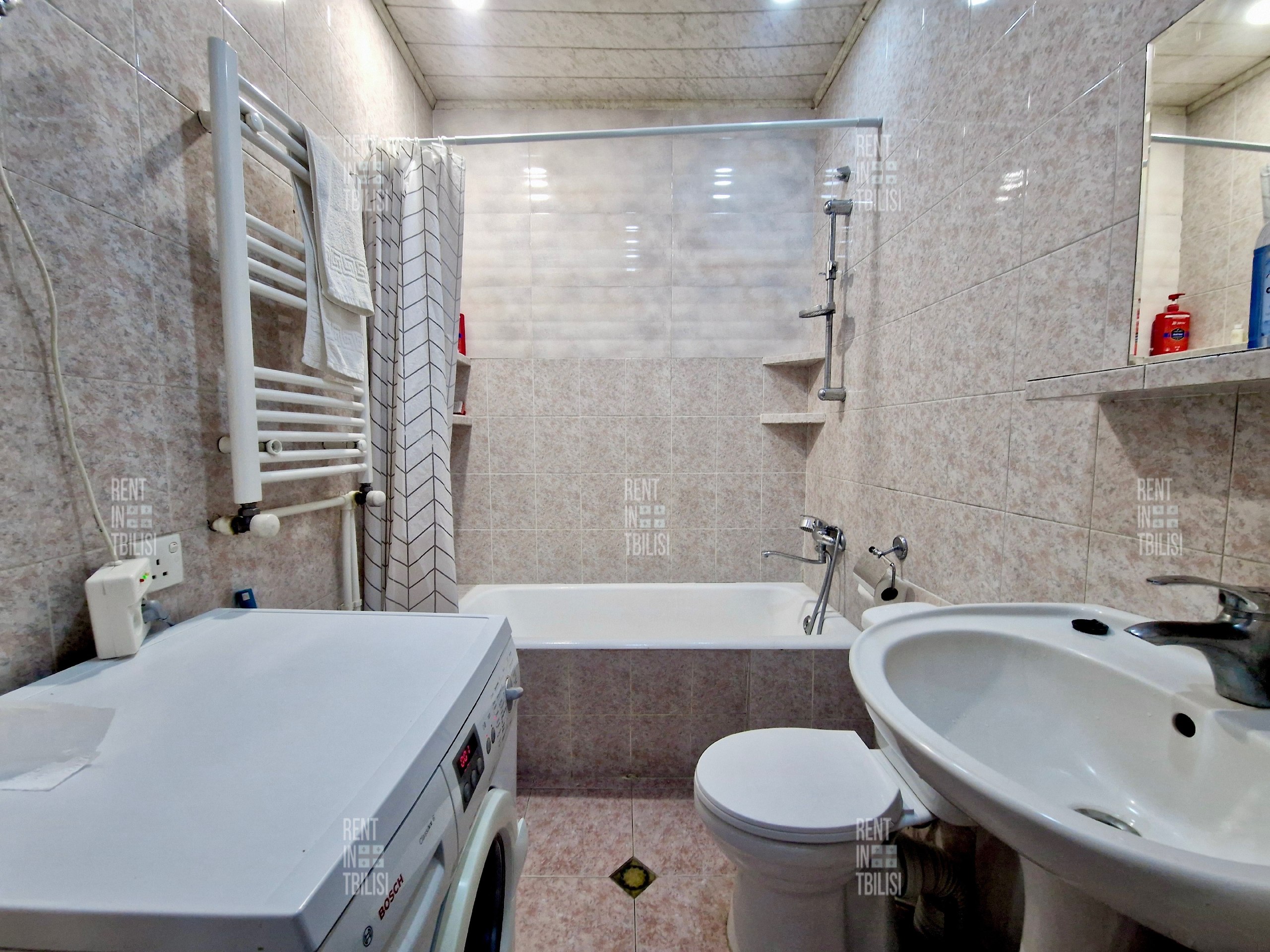 Spacious 2-Bedroom Apartment with Private Courtyard photo 7 of 8