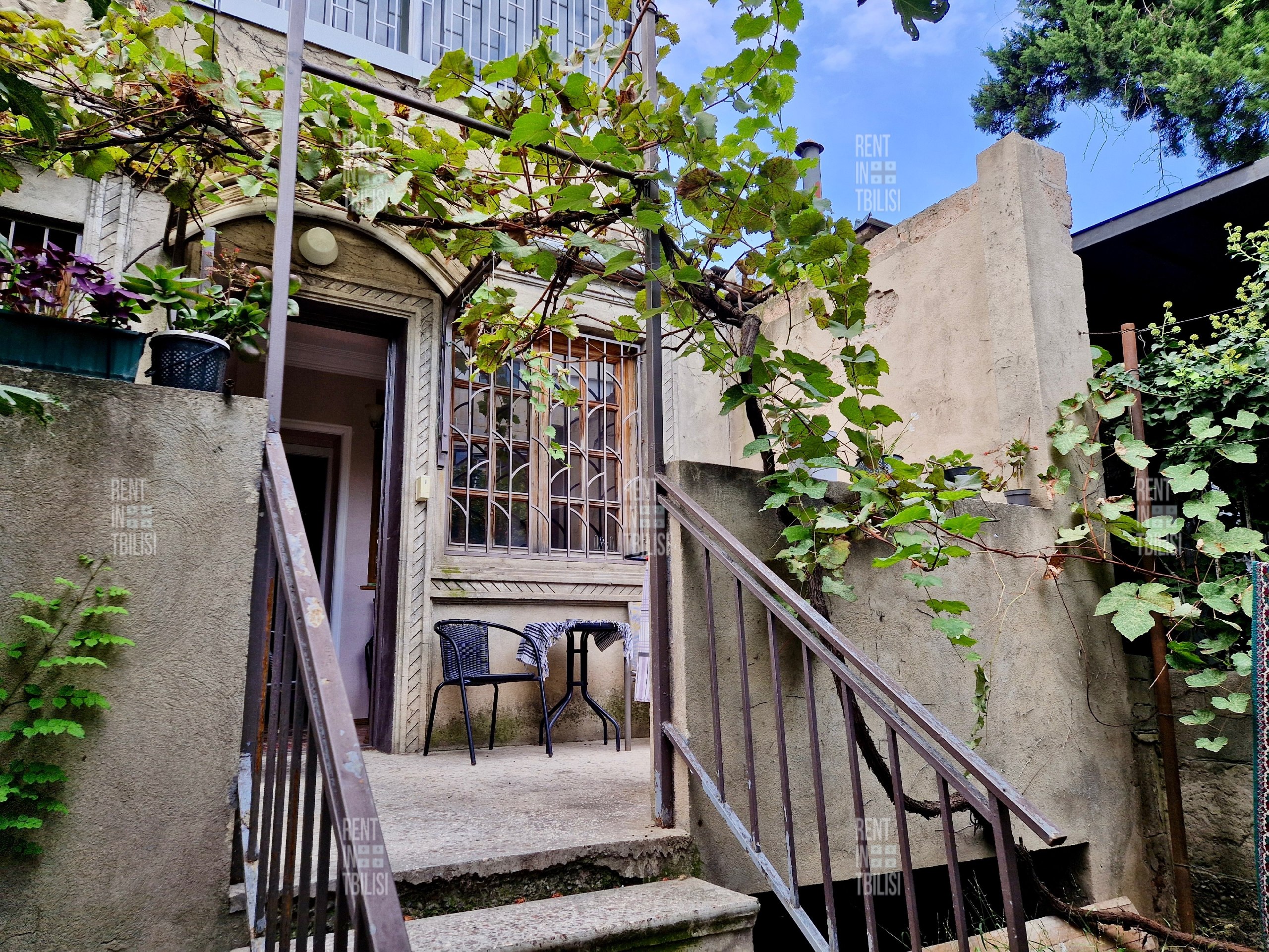 Spacious 2-Bedroom Apartment with Private Courtyard photo 8 of 8