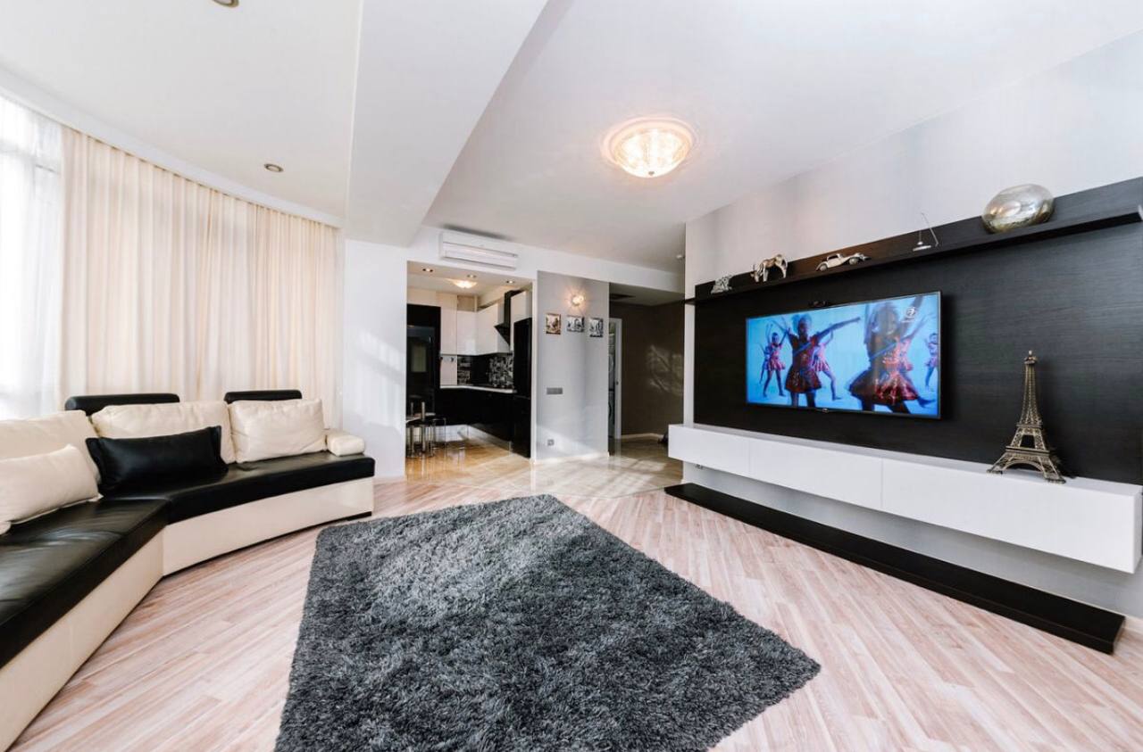 Two-Bedroom Apartment in Central Chisinau photo 1 of 8