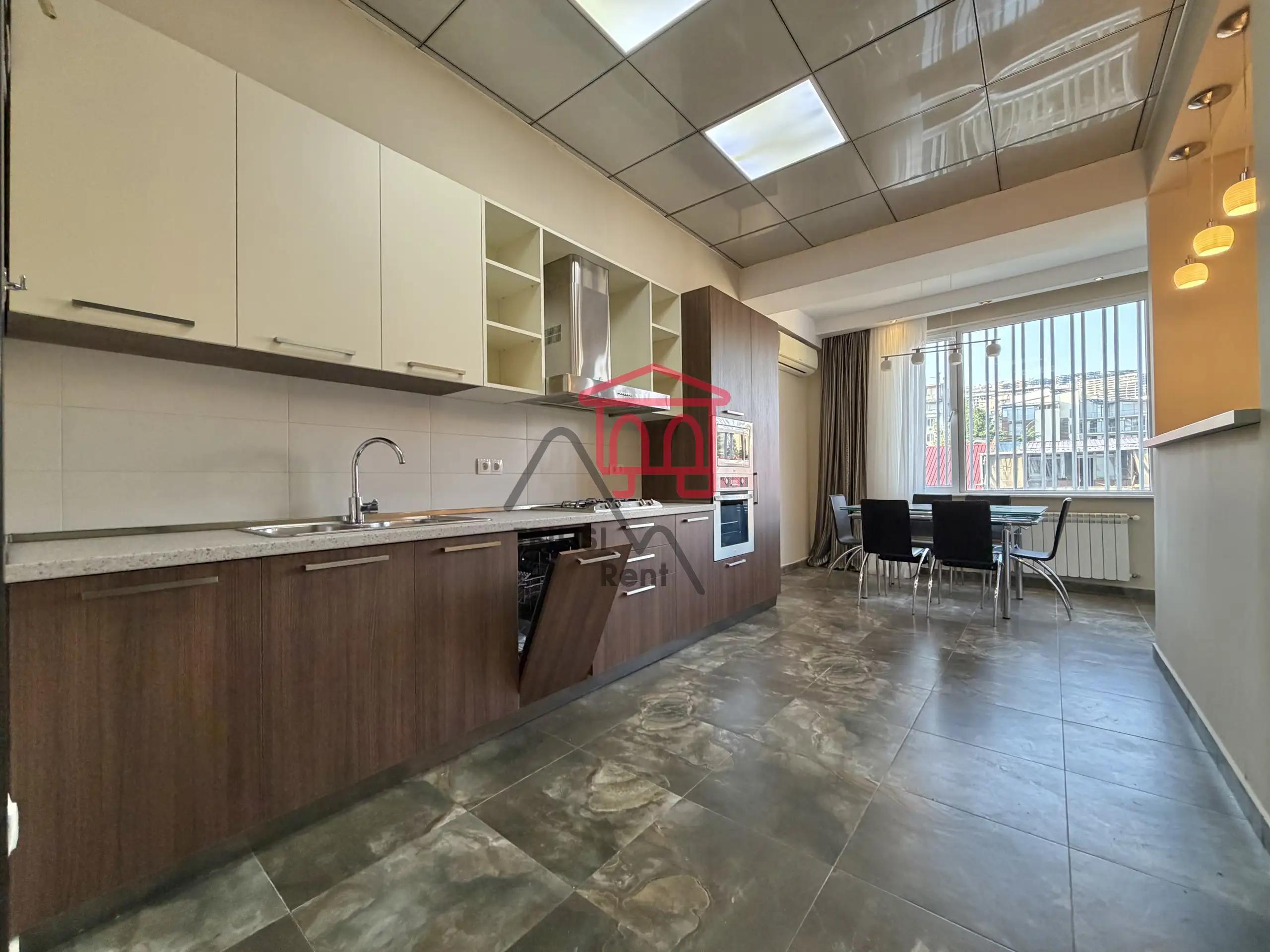 Spacious 3-Bedroom Apartment in Saburtalo photo 1 of 8