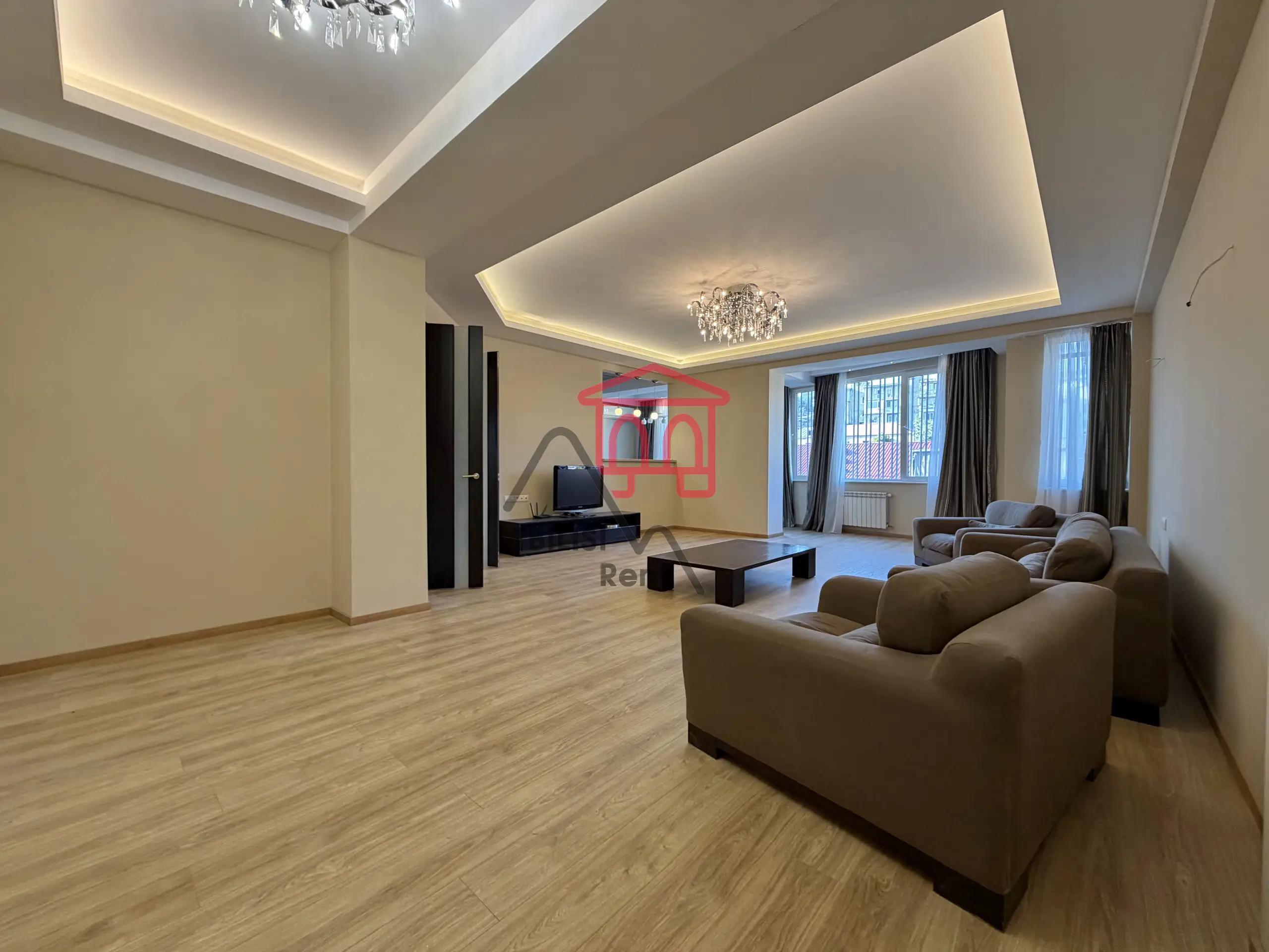 Spacious 3-Bedroom Apartment in Saburtalo photo 4 of 8