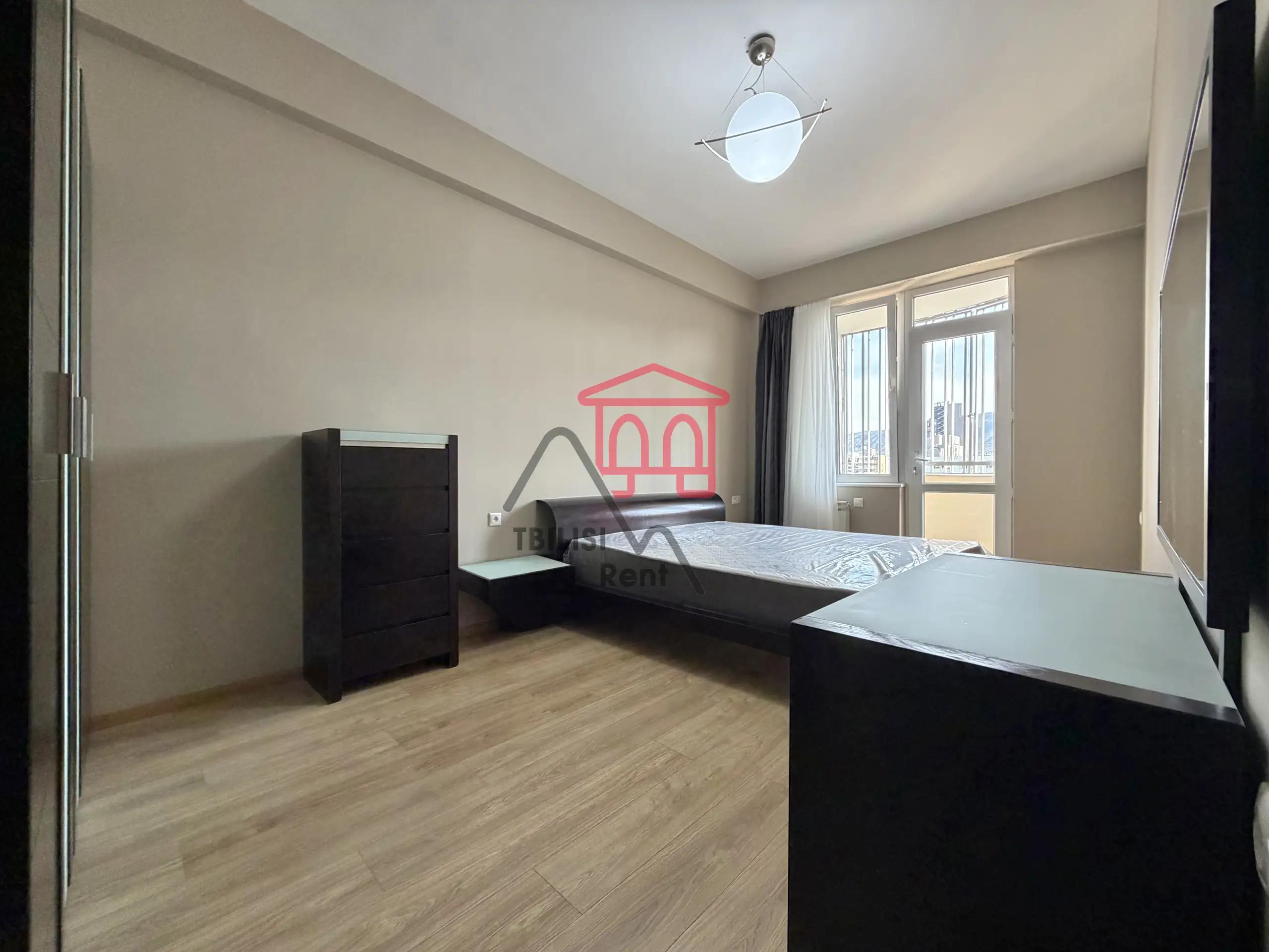 Spacious 3-Bedroom Apartment in Saburtalo photo 5 of 8