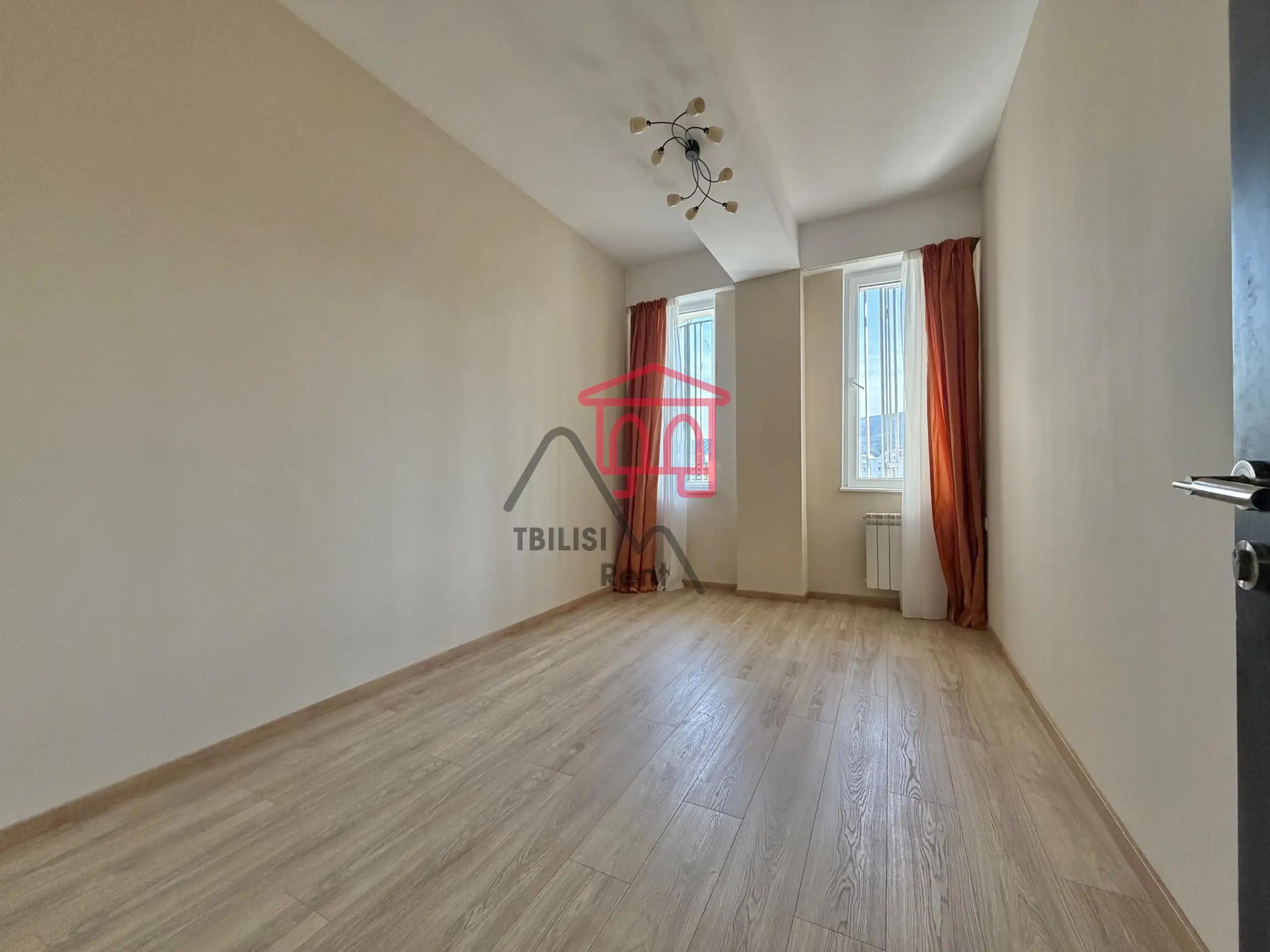Spacious 3-Bedroom Apartment in Saburtalo photo 7 of 8