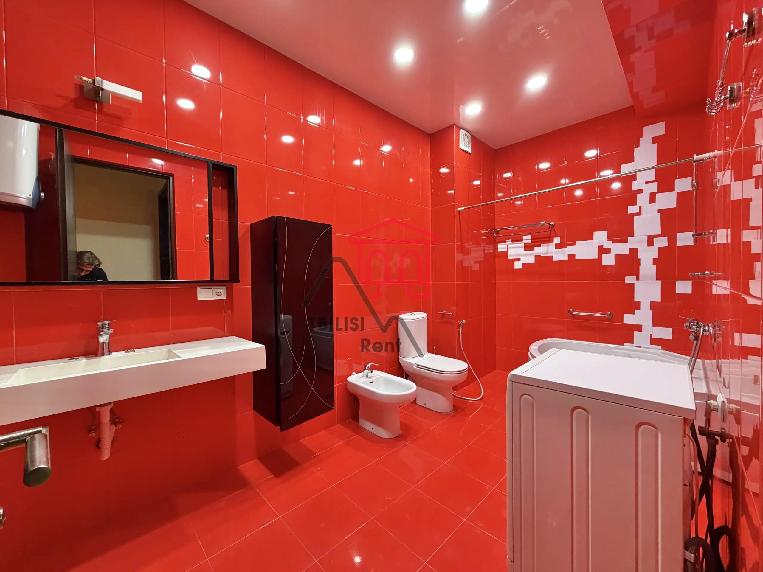 Spacious 3-Bedroom Apartment in Saburtalo photo 8 of 8