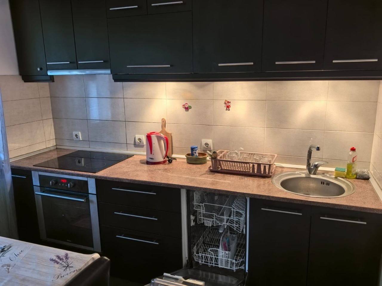 One-Bedroom Apartment in Stari Grad photo 6 of 8
