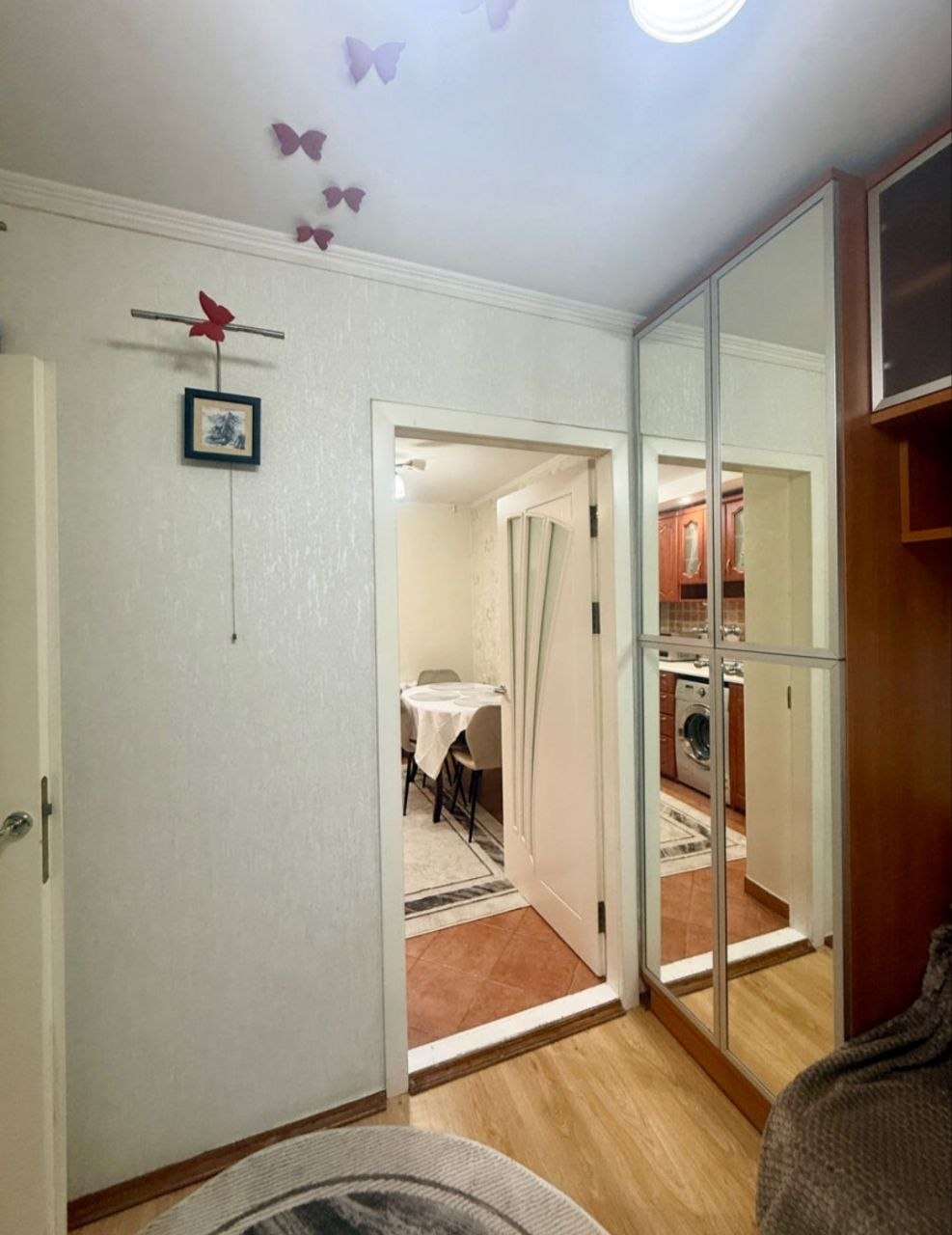 One-Bedroom Apartment in Central Chisinau photo 2 of 8