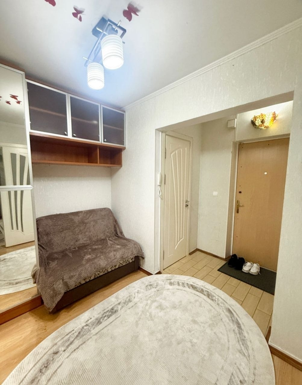 One-Bedroom Apartment in Central Chisinau photo 3 of 8