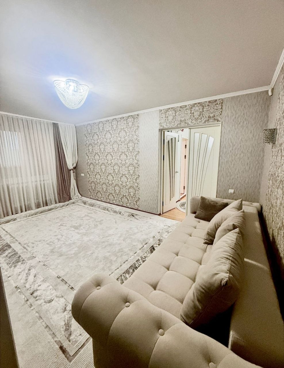 One-Bedroom Apartment in Central Chisinau photo 7 of 8