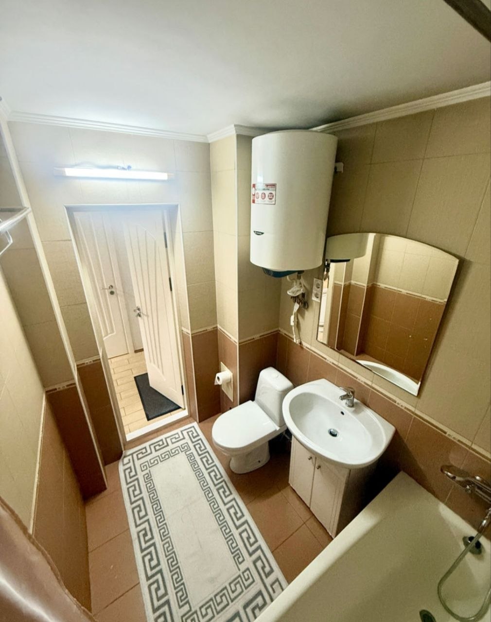 One-Bedroom Apartment in Central Chisinau photo 8 of 8