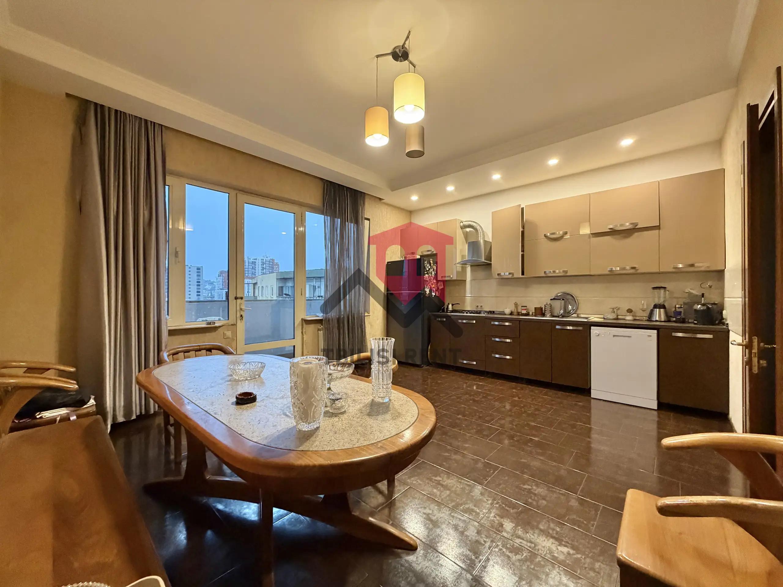 Spacious 3-Bedroom Apartment in Saburtalo photo 4 of 8