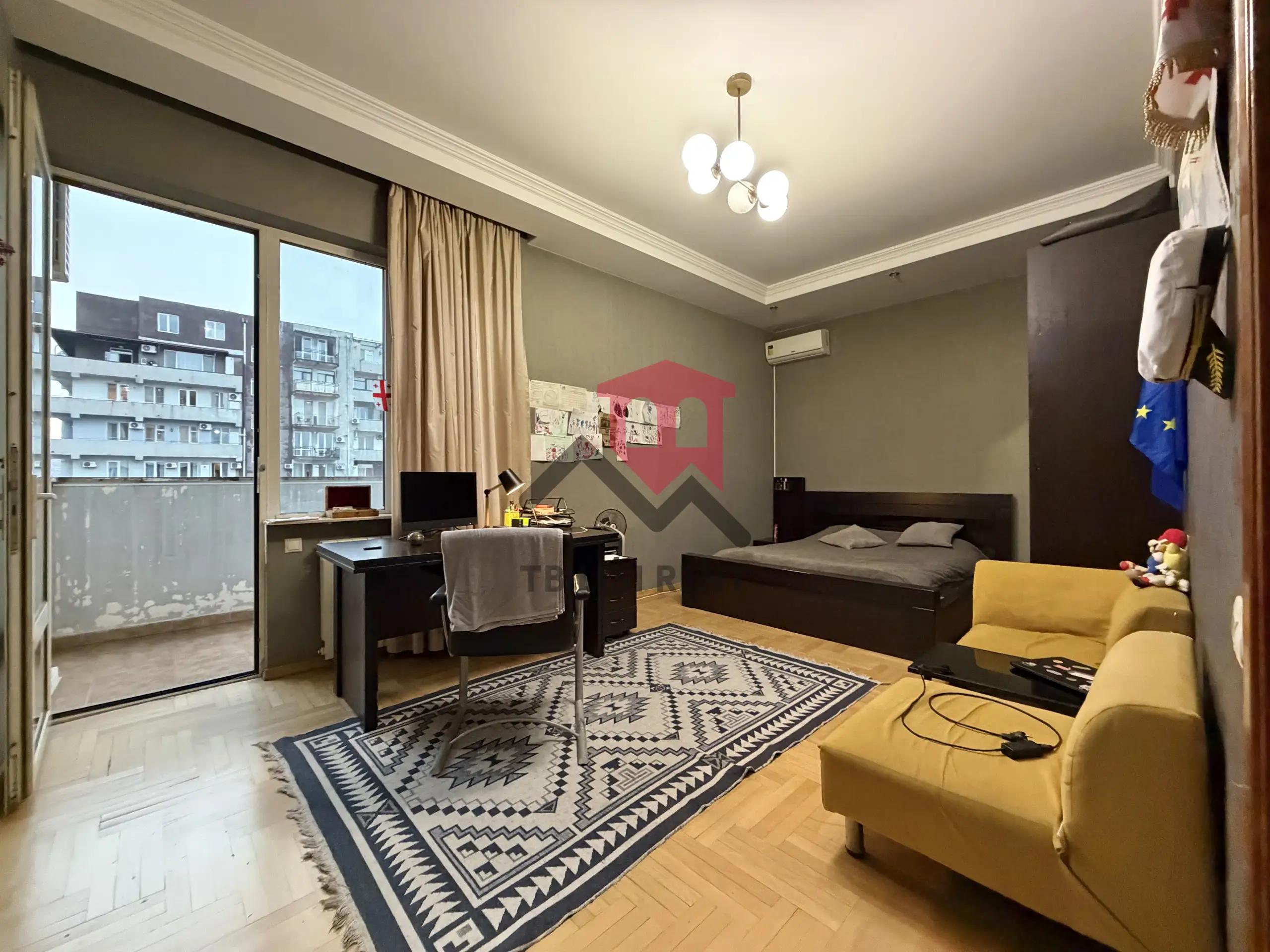 Spacious 3-Bedroom Apartment in Saburtalo photo 6 of 8