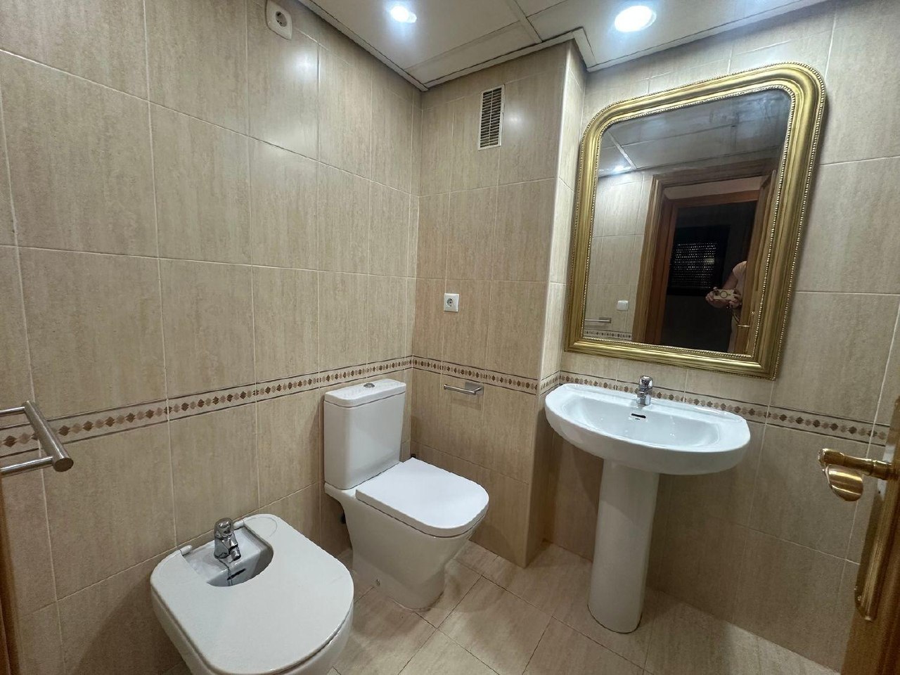 2-Bedroom Apartment with Terrace in Valencia photo 4 of 8