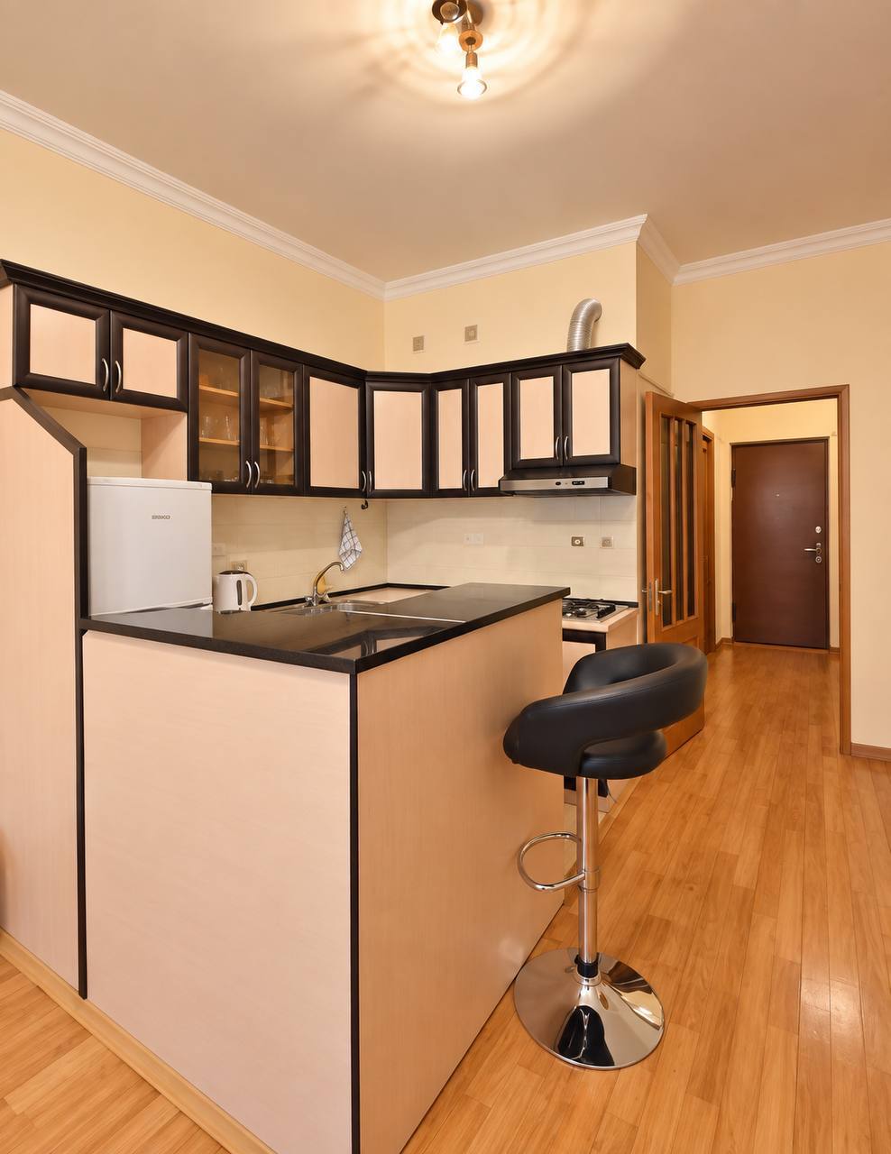 Furnished 1-Bedroom Apartment in Kentron photo 2 of 8