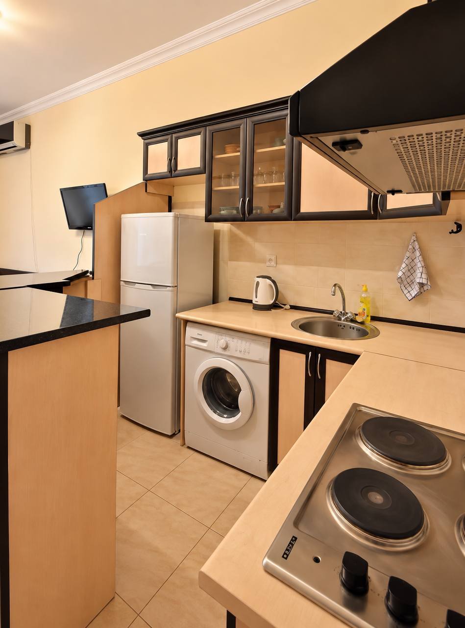 Furnished 1-Bedroom Apartment in Kentron photo 4 of 8