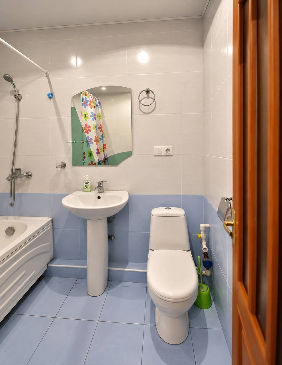 Furnished 1-Bedroom Apartment in Kentron photo 6 of 8