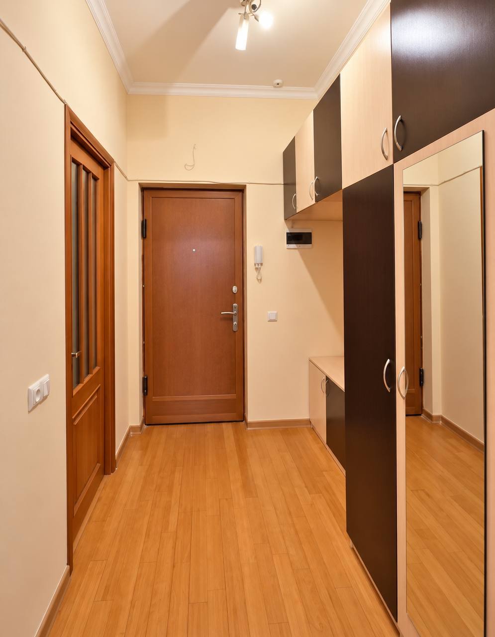 Furnished 1-Bedroom Apartment in Kentron photo 7 of 8