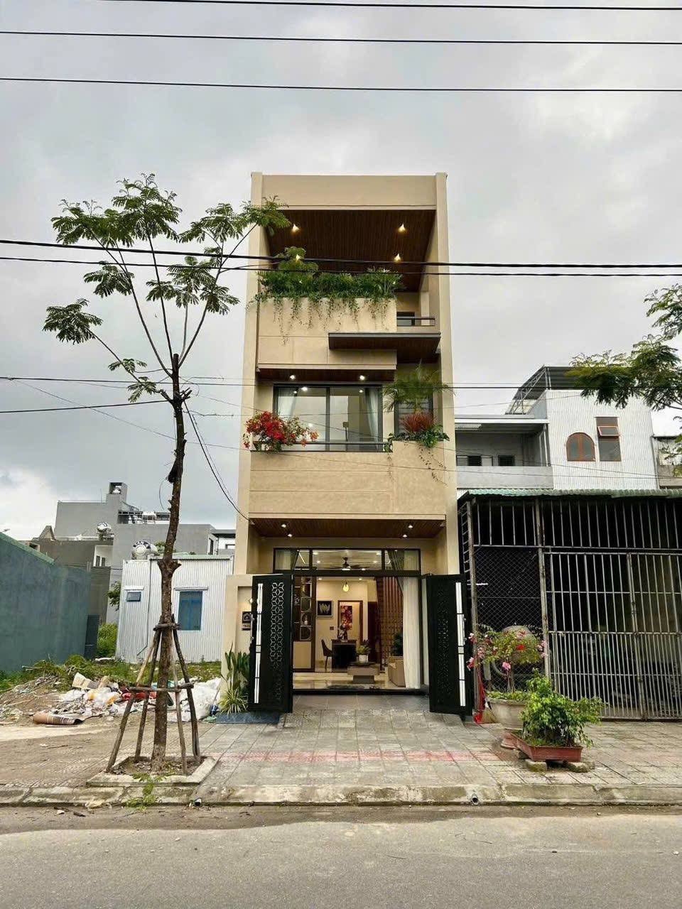 Three-Storey House in Hoa Khanh photo 1 of 8