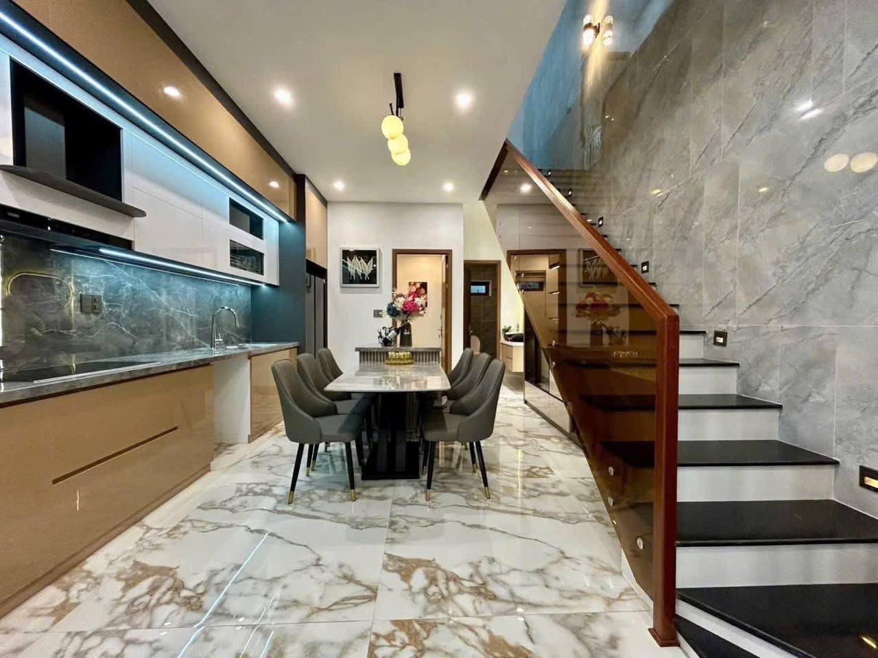 Three-Storey House in Hoa Khanh photo 3 of 8