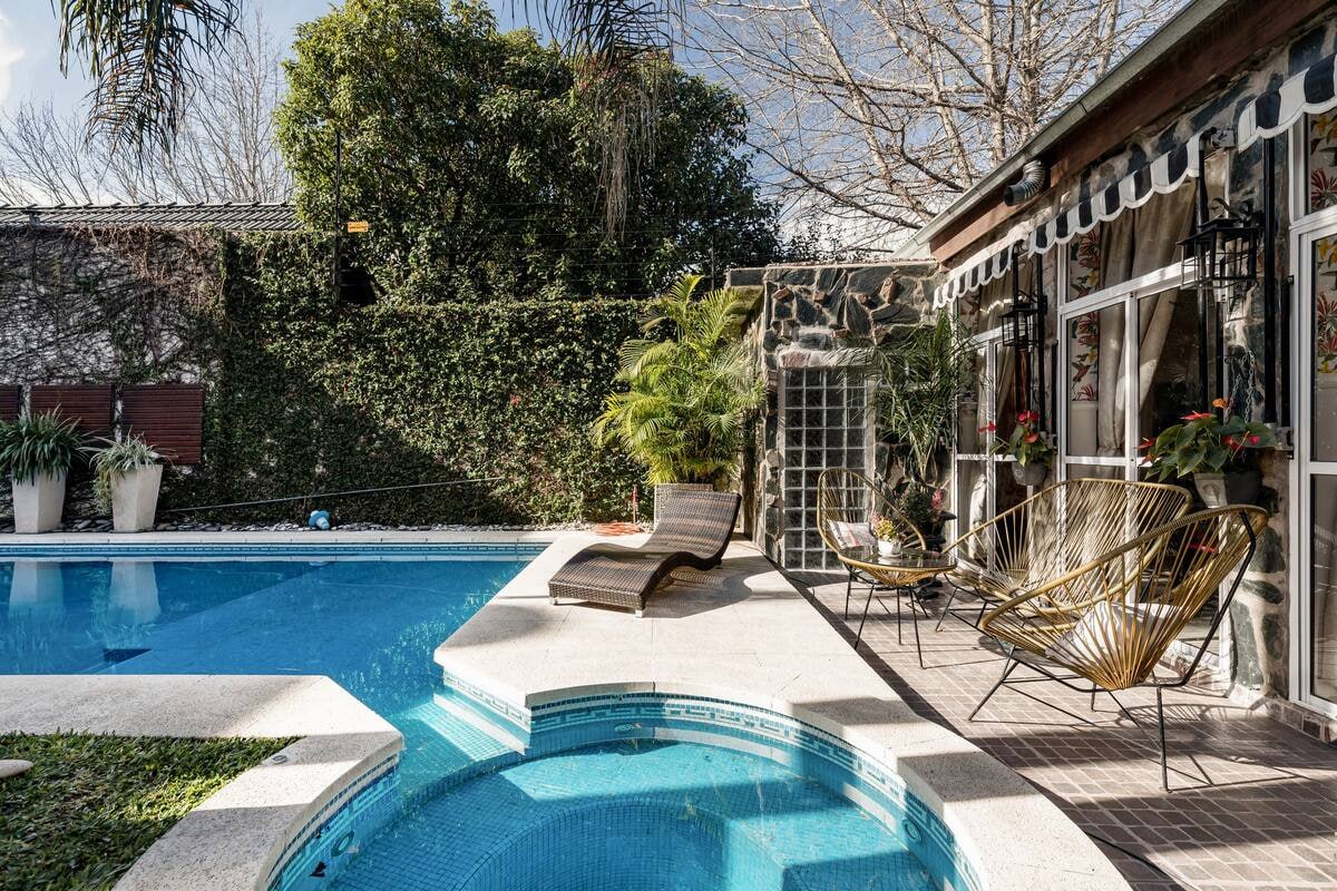 Five-Room House with Private Pool in Belgrano/Nuñez photo 1 of 8