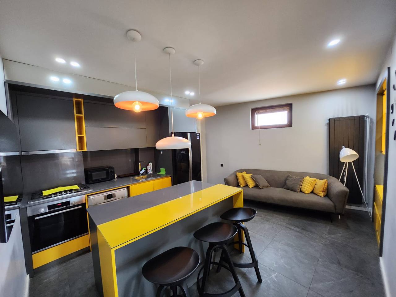 3-Bedroom Apartment in Old Batumi photo 4 of 8