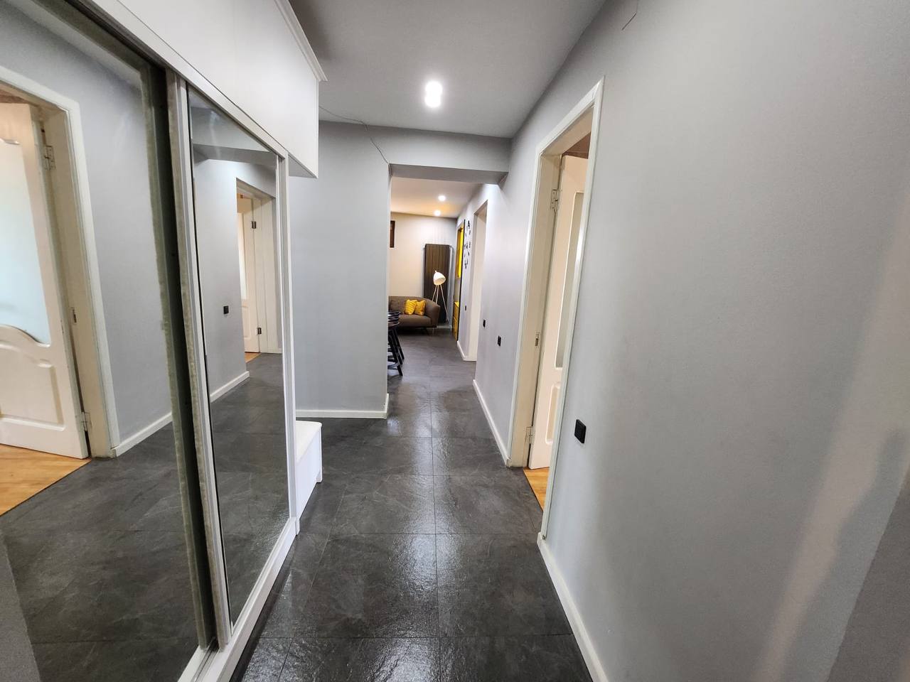 3-Bedroom Apartment in Old Batumi photo 6 of 8