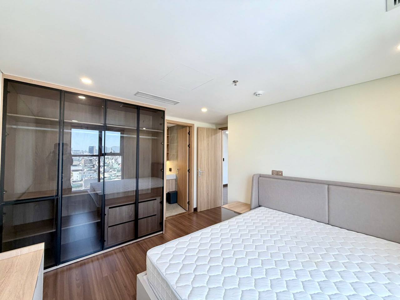 High-Floor 2-Bedroom Apartment with City Views photo 7 of 8