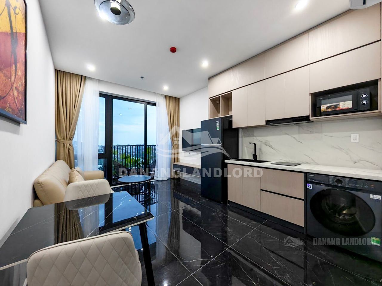 Modern 1-Bedroom Apartment with Pool and Gym photo 2 of 8