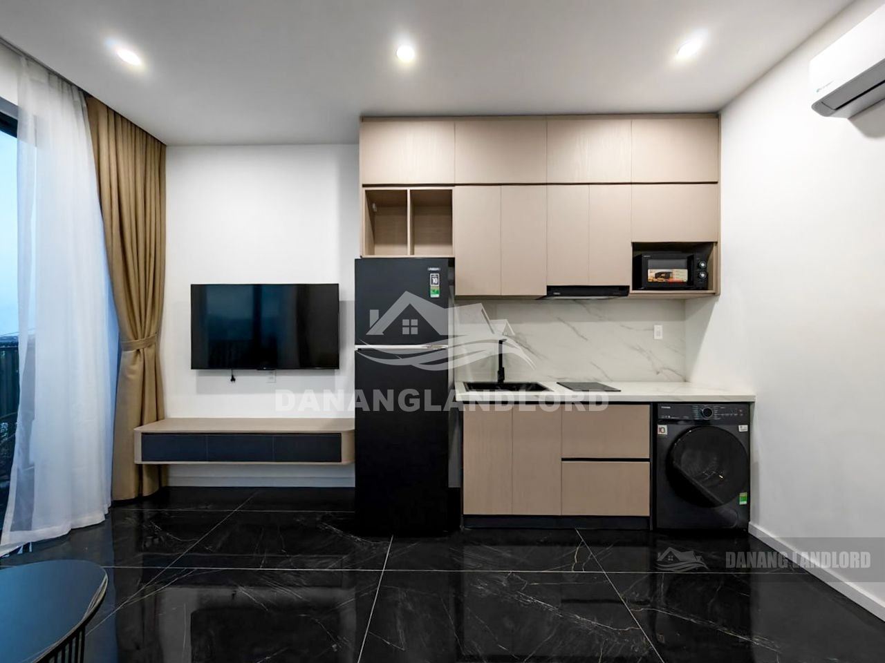 Modern 1-Bedroom Apartment with Pool and Gym photo 5 of 8