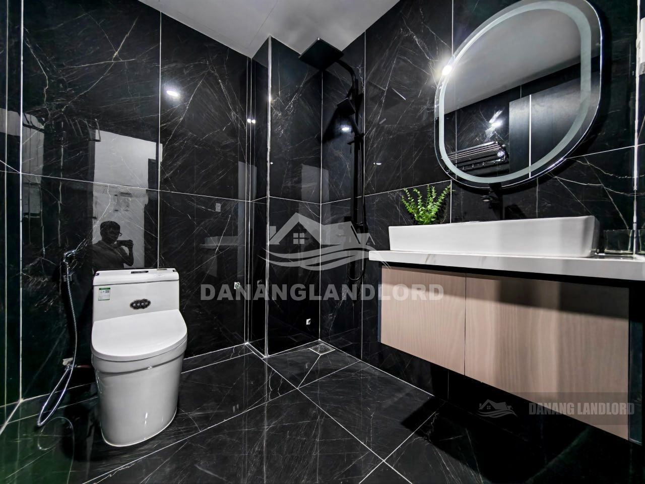 Modern 1-Bedroom Apartment with Pool and Gym photo 6 of 8