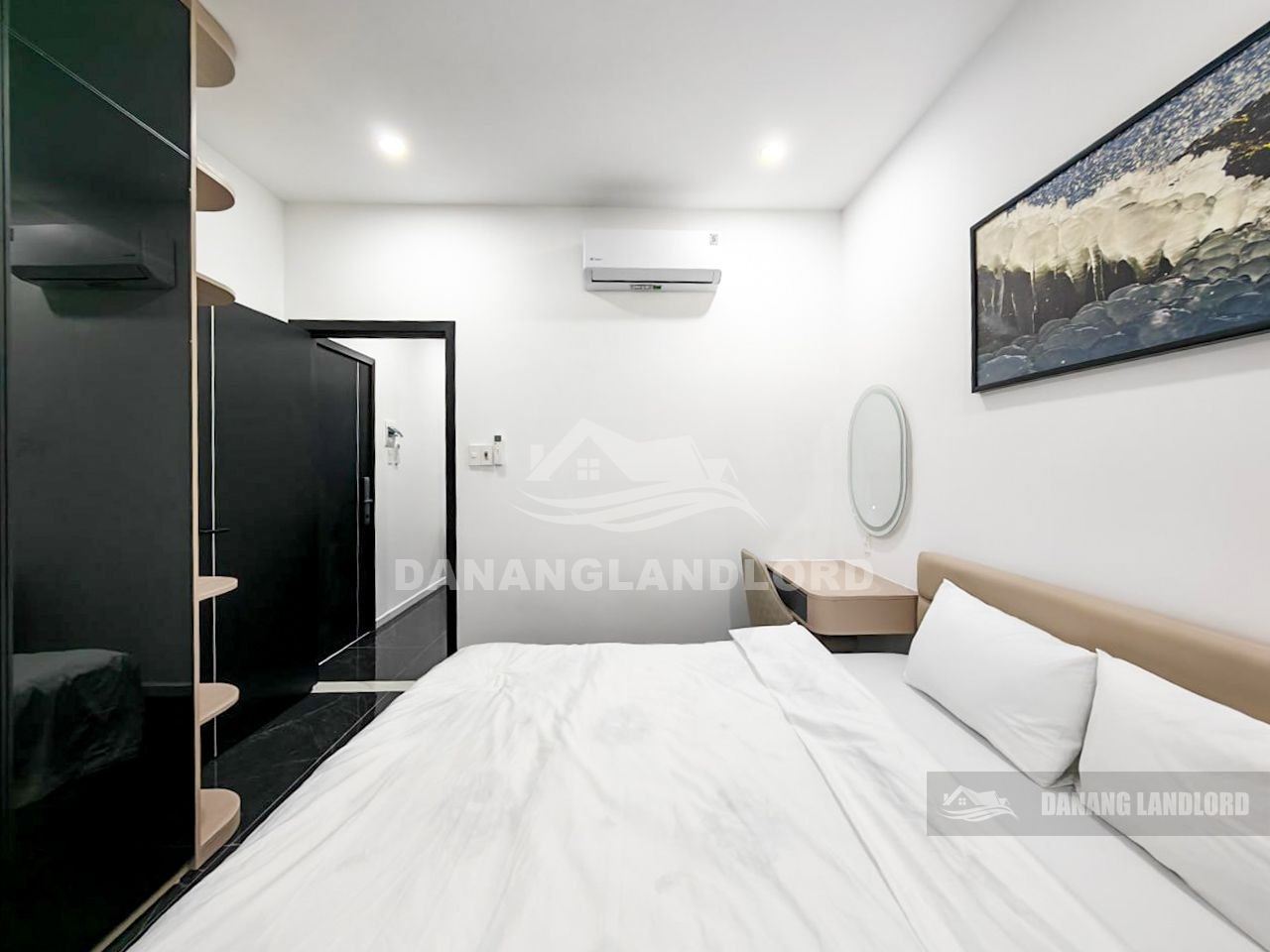 Modern 1-Bedroom Apartment with Pool and Gym photo 7 of 8