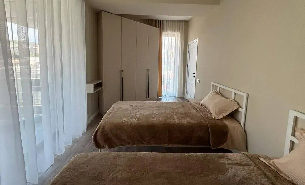 3-Bedroom Apartment in Kentron photo 7 of 8