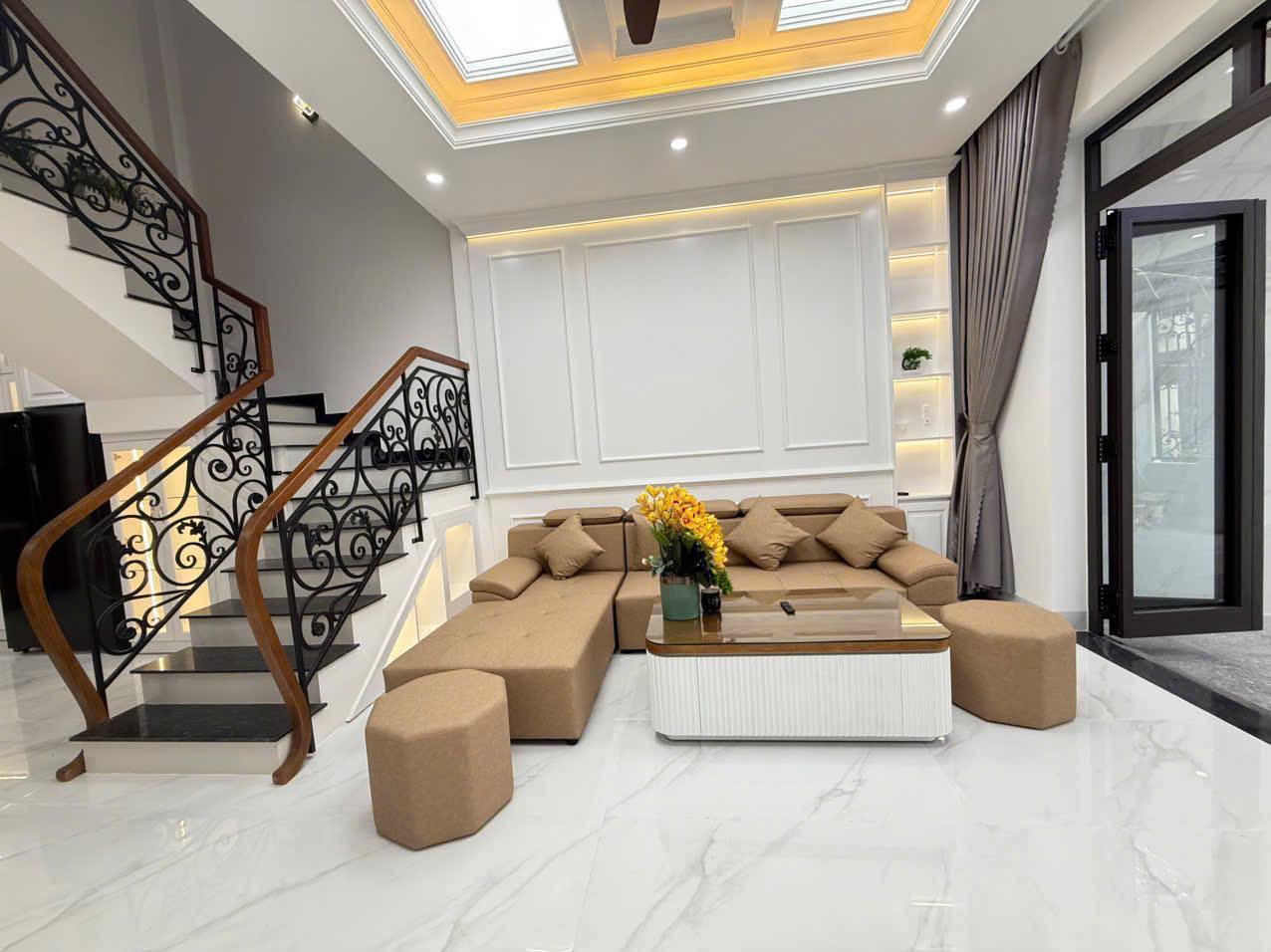 4-Bedroom House in Hoa Khanh photo 1 of 8