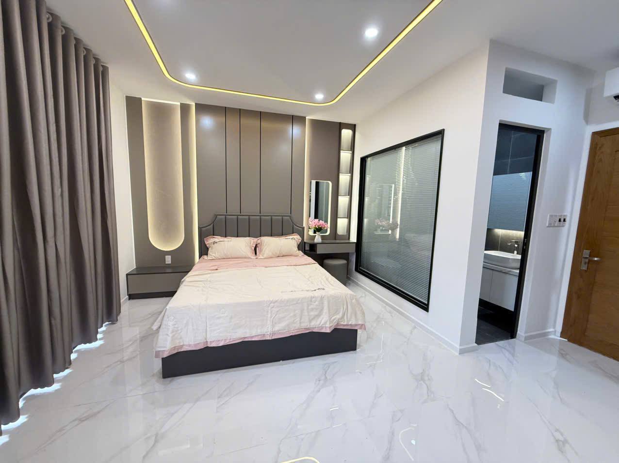 4-Bedroom House in Hoa Khanh photo 7 of 8