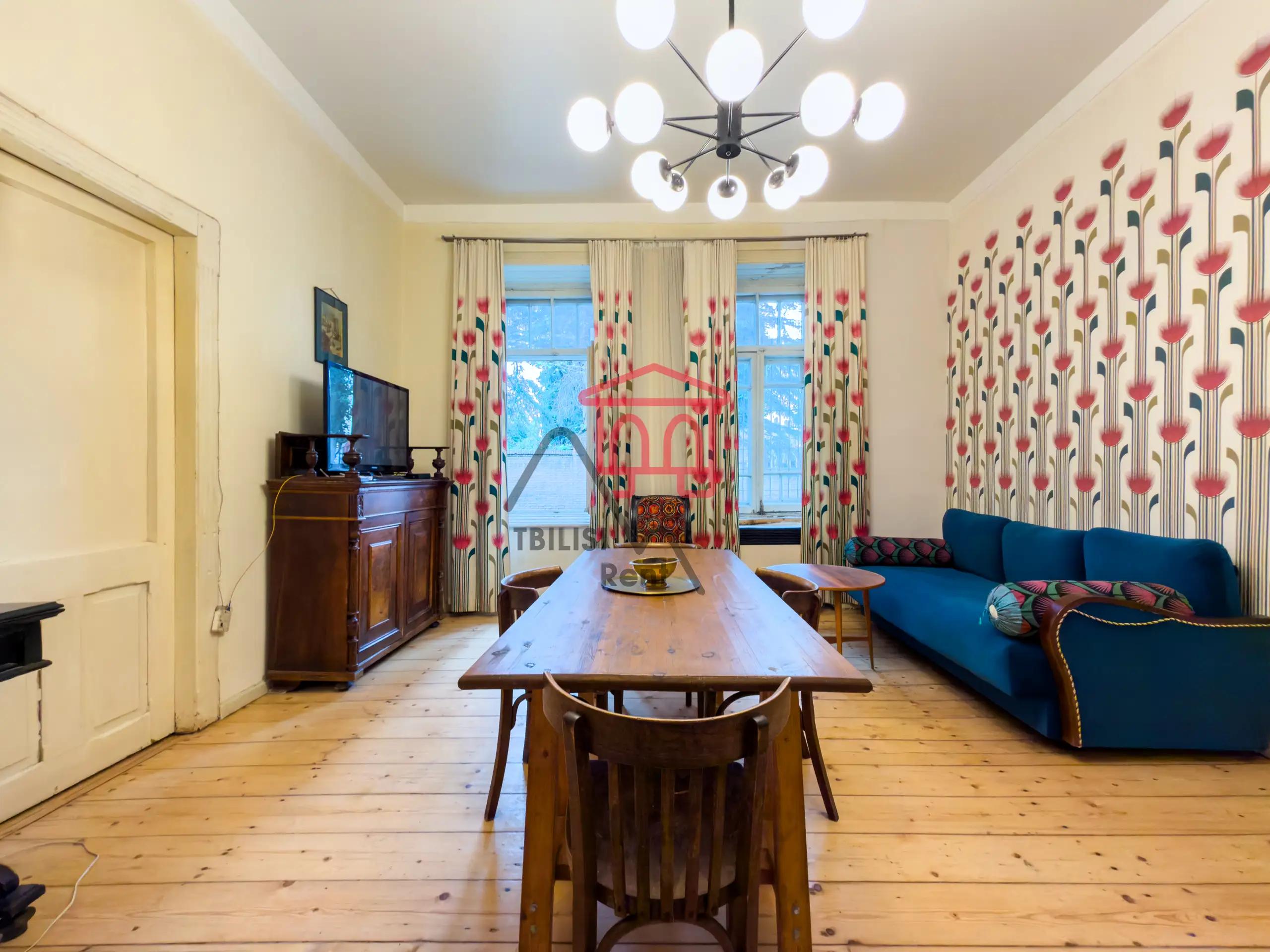 Vintage 2-Bedroom Apartment on Vera photo 3 of 8