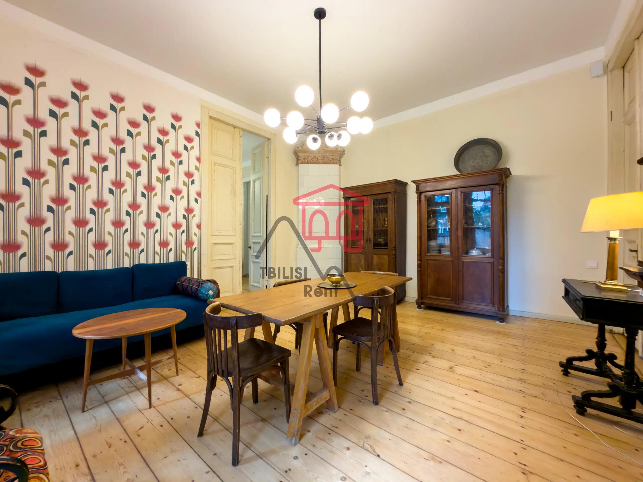 Vintage 2-Bedroom Apartment on Vera photo 5 of 8