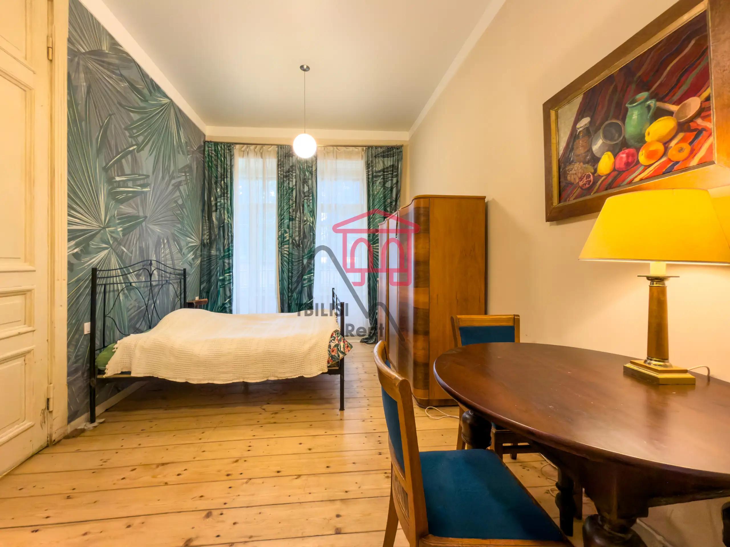 Vintage 2-Bedroom Apartment on Vera photo 6 of 8
