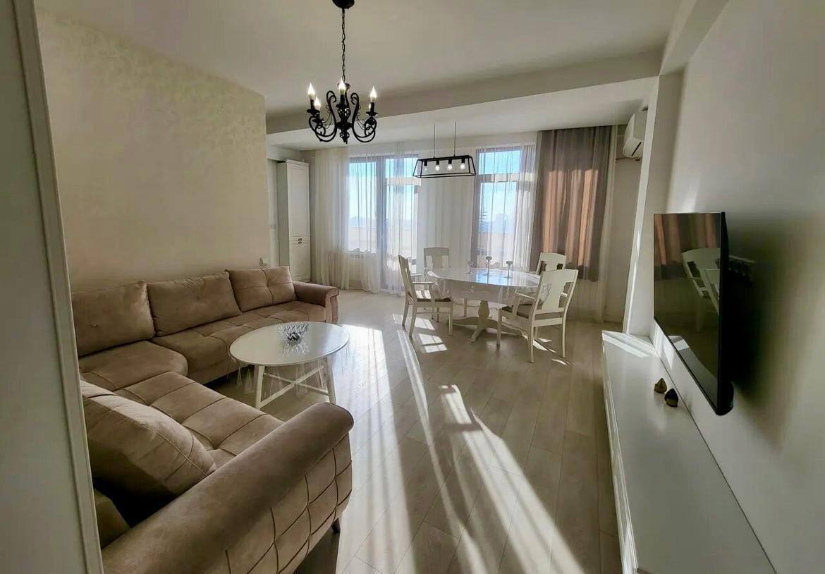 Furnished 4-Bedroom Apartment in Kentron photo 1 of 8
