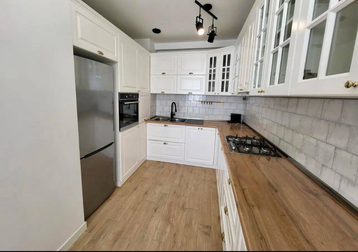 Furnished 4-Bedroom Apartment in Kentron photo 3 of 8