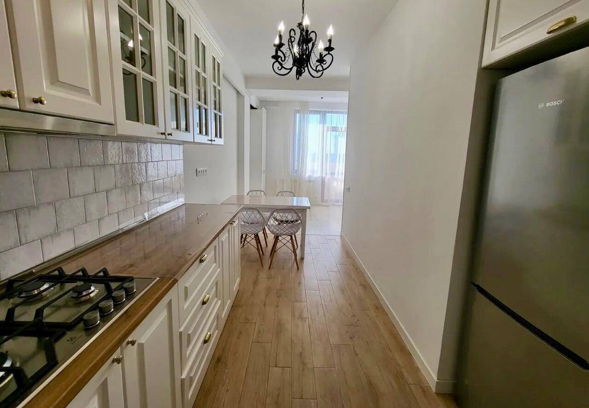 Furnished 4-Bedroom Apartment in Kentron photo 4 of 8