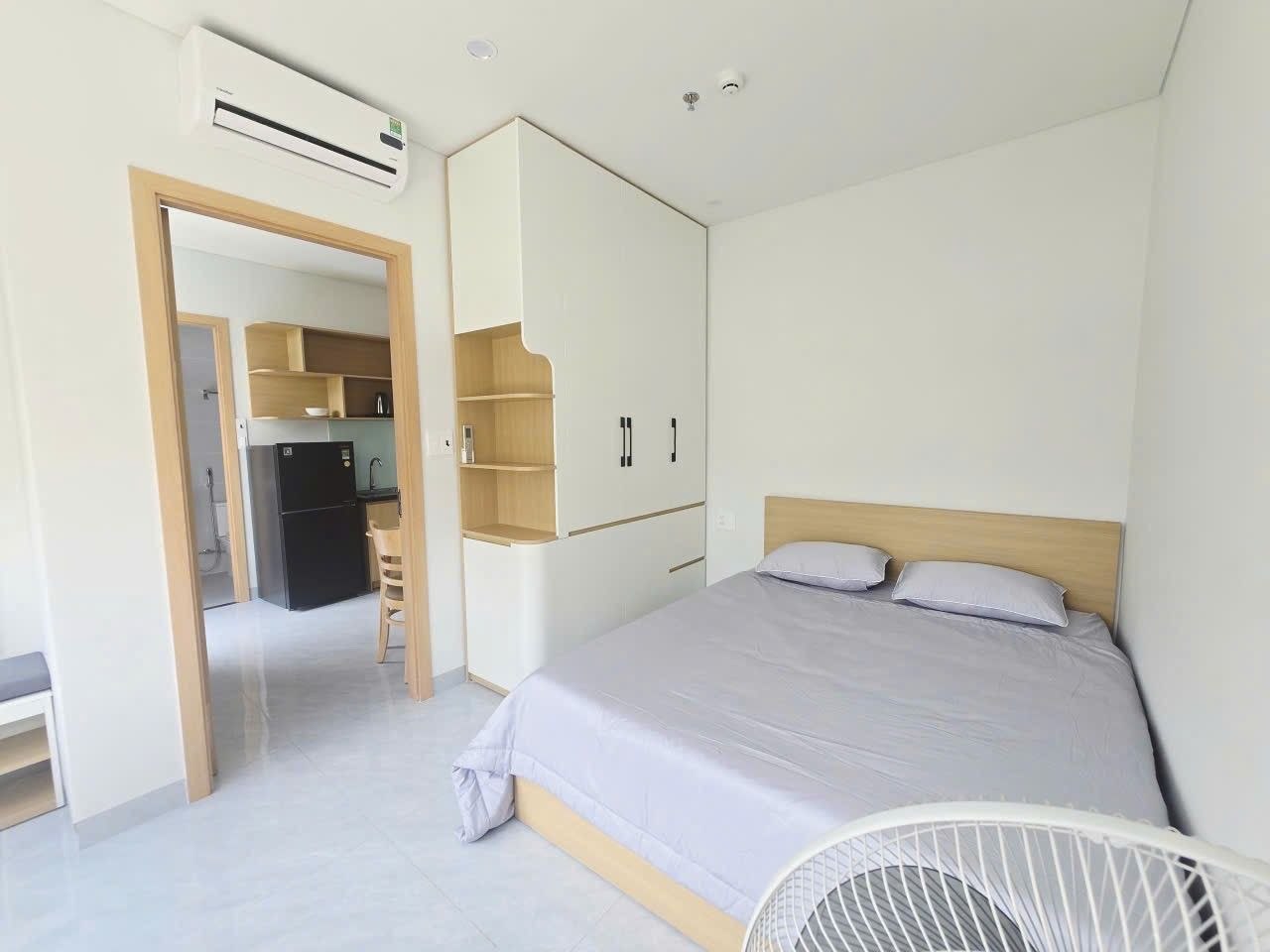 Furnished 1-Bedroom Apartment with Mountain View photo 7 of 8