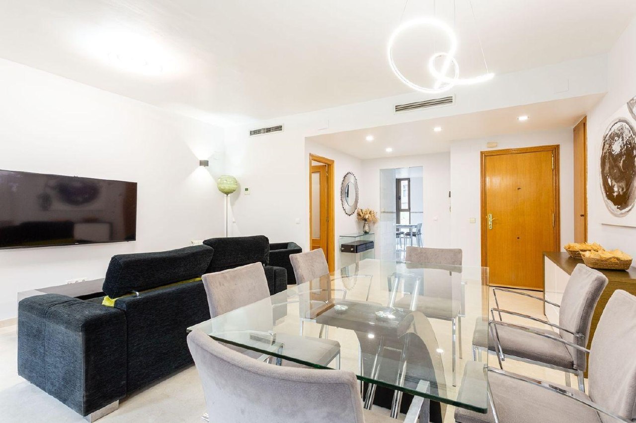 3-Bedroom Apartment for Rent in Sant Pau photo 1 of 8