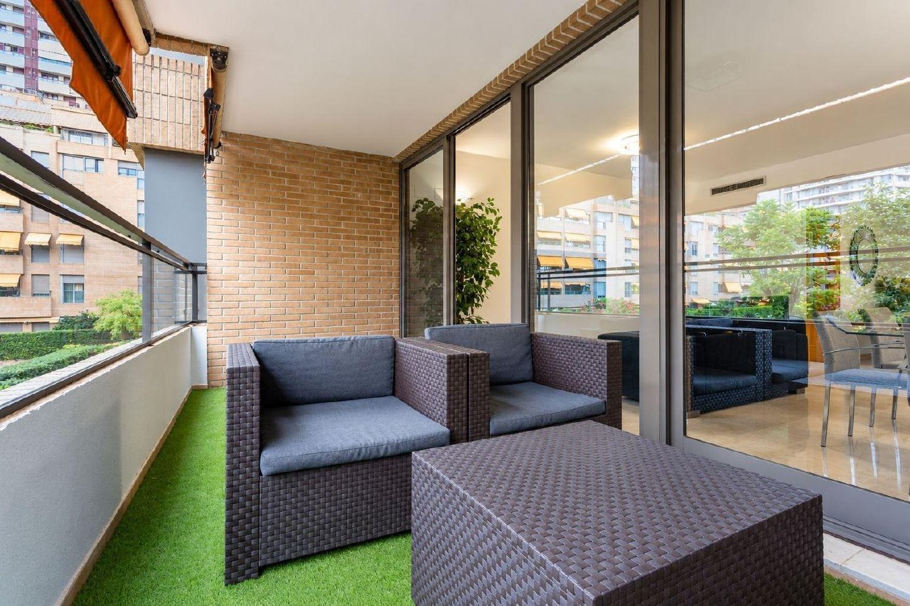 3-Bedroom Apartment for Rent in Sant Pau photo 2 of 8