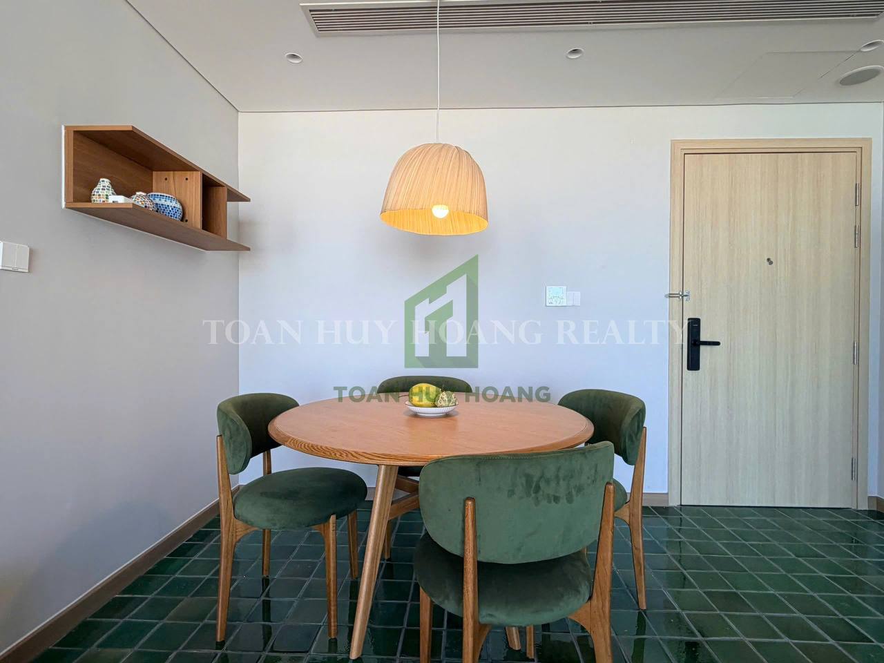 Luxury 2-Bedroom Apartment with Sea and Han River Views photo 7 of 8