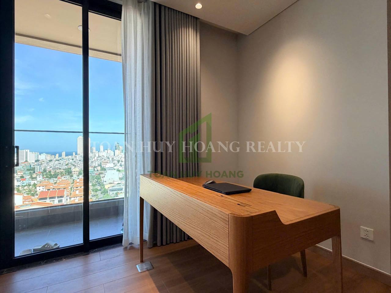 Luxury 2-Bedroom Apartment with Sea and Han River Views photo 8 of 8