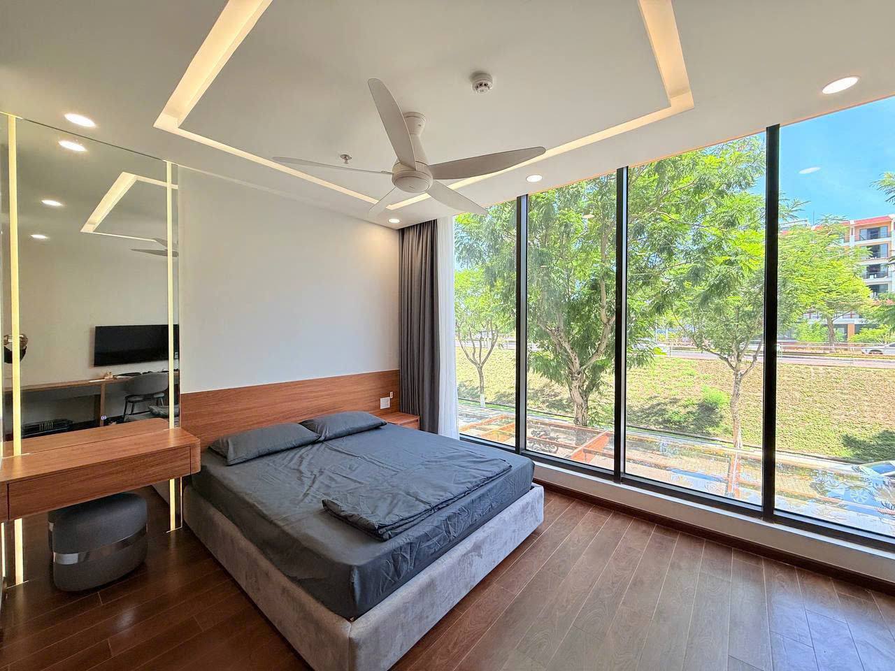 Modern 1-Bedroom Apartment at Sun Cosmo Residence photo 3 of 8