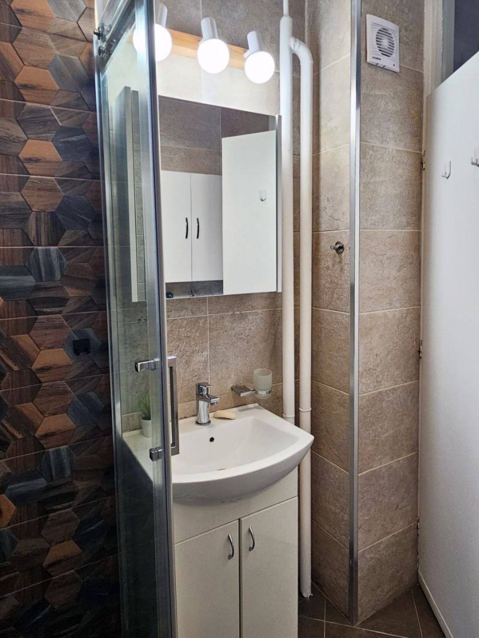 One-Bedroom Apartment on Strahinjića Bana photo 4 of 5