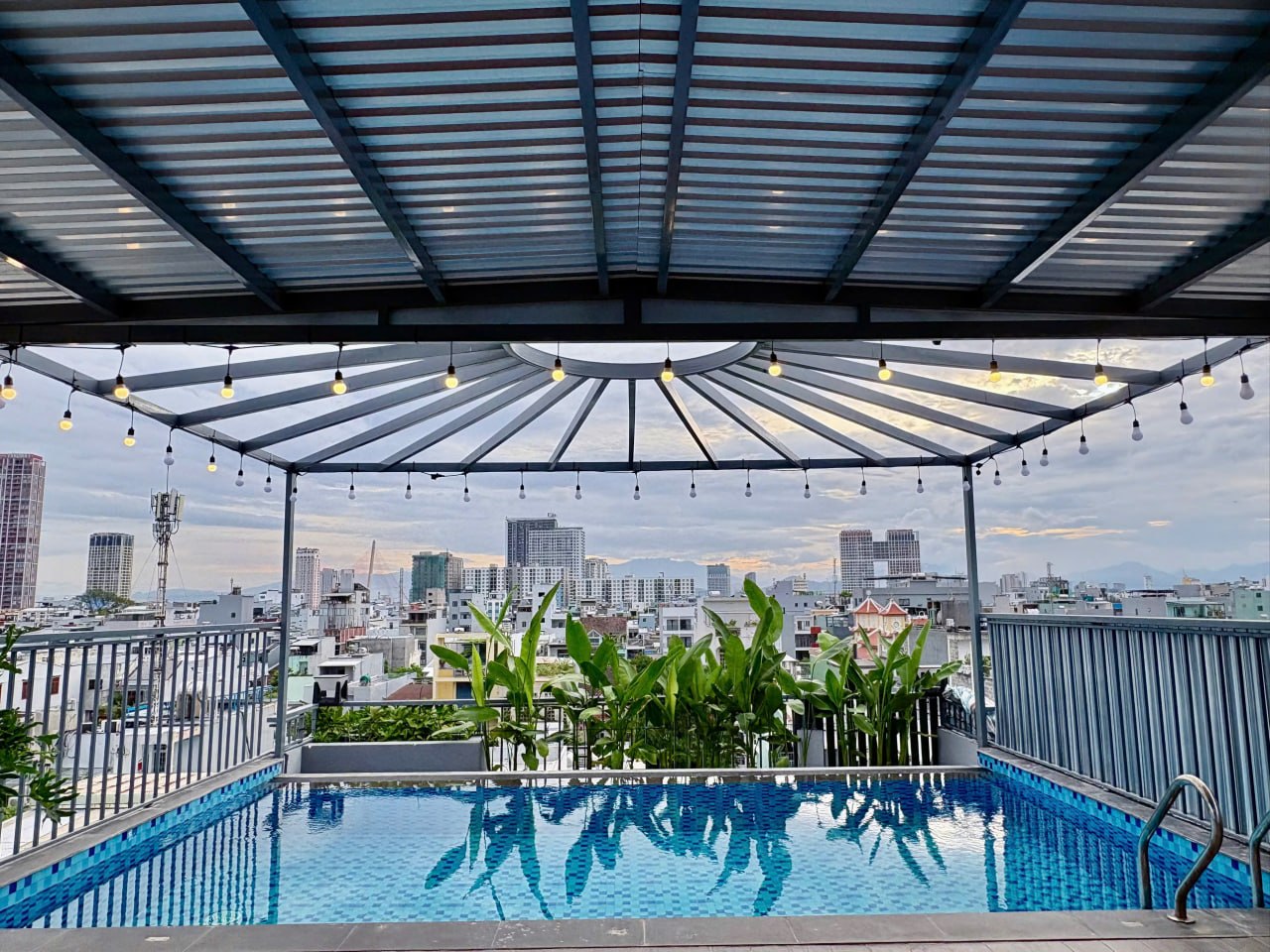 1-Bedroom Apartment with Pool in An Hai Dong photo 1 of 8