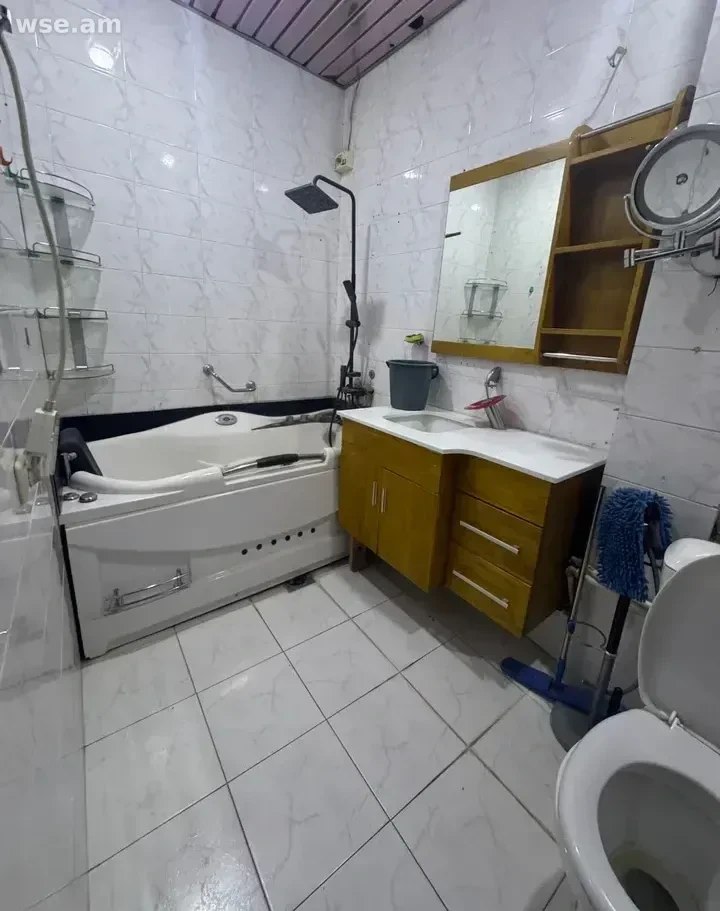 One-Bedroom Apartment for Rent in Kentron photo 3 of 5